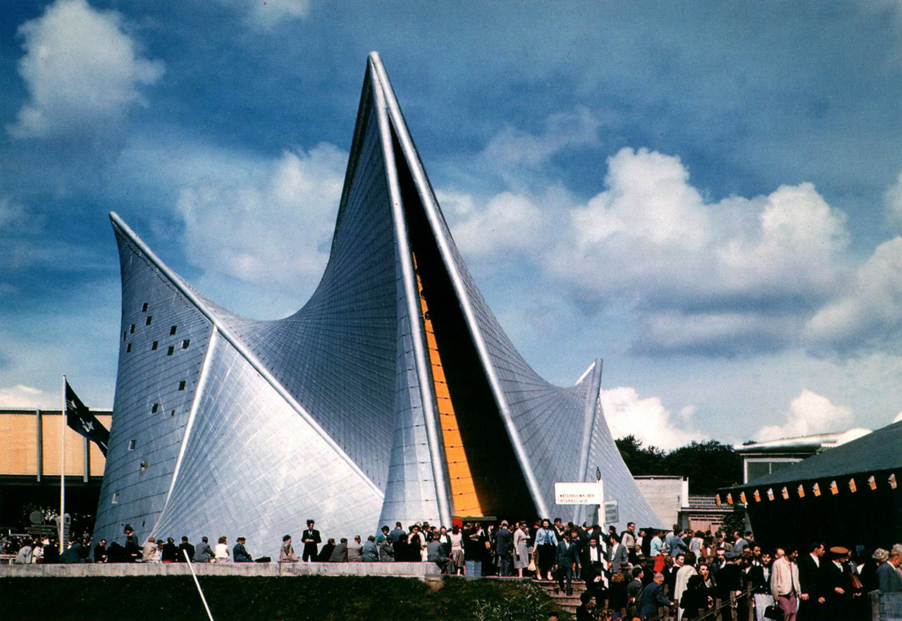 Pabellón Philips diseñado por Le Corbusier y Iannis Xenakis