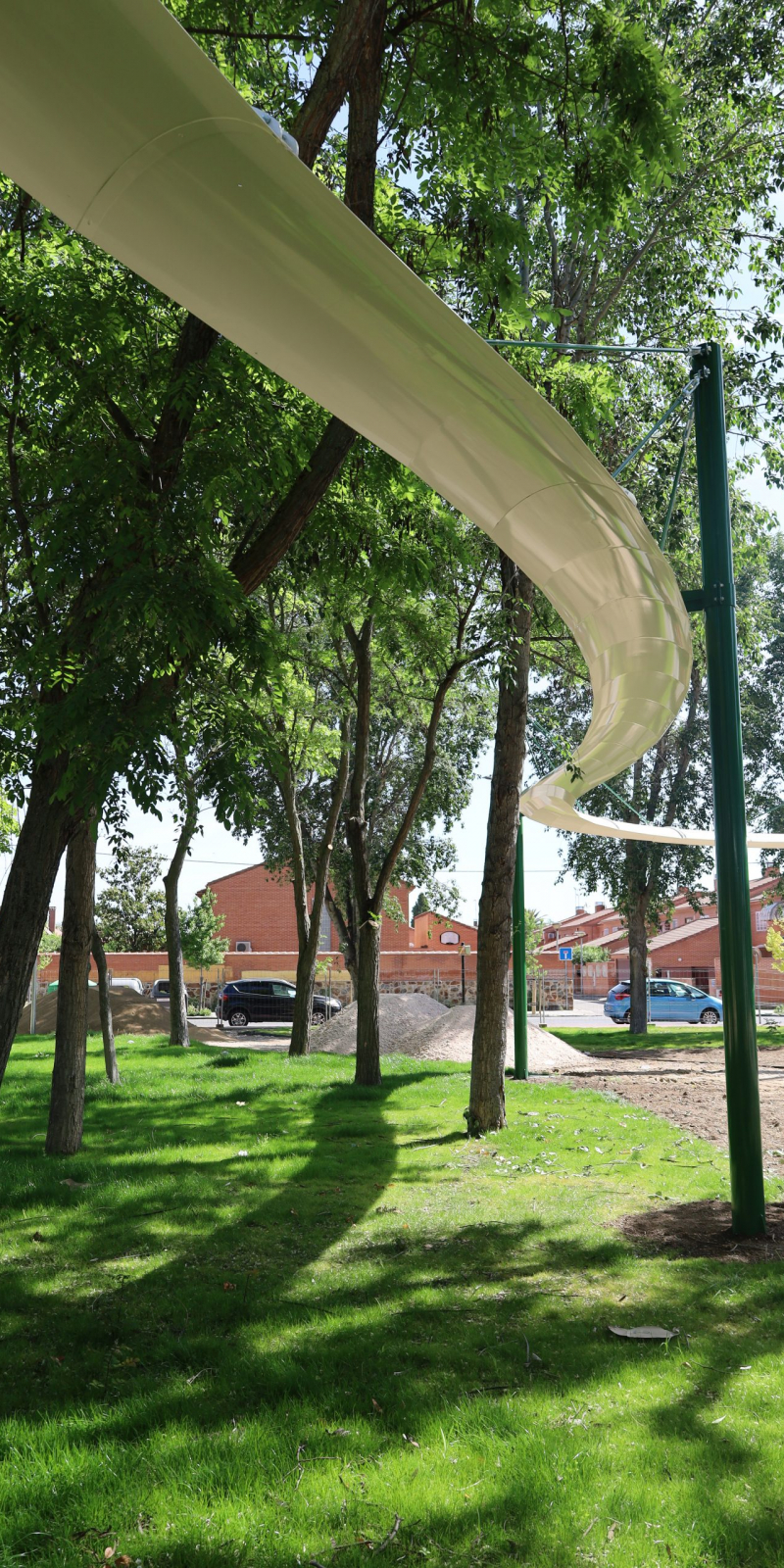 Pérgola luminosa en Parque Andalucía de Alcalá de Henares