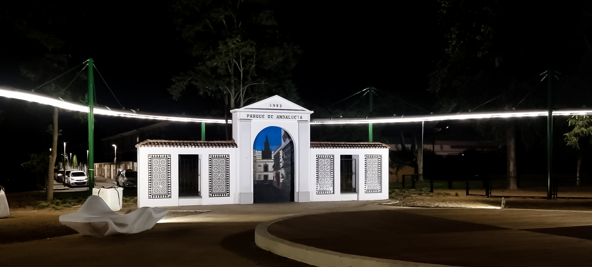 Puerta de Andalucía y pérgola luminosa